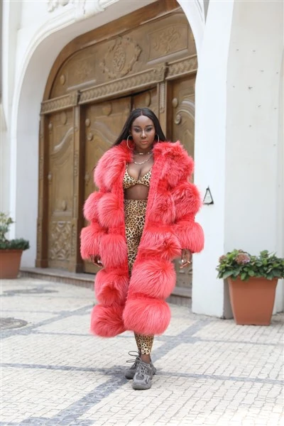 Manteau en fourrure de raton laveur pleine longueur